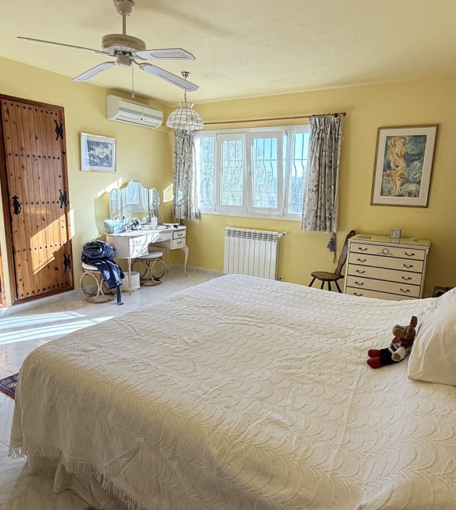 Resa estates ibiza for sale te koop villa huis zwembad san jose bedroom 3.jpeg